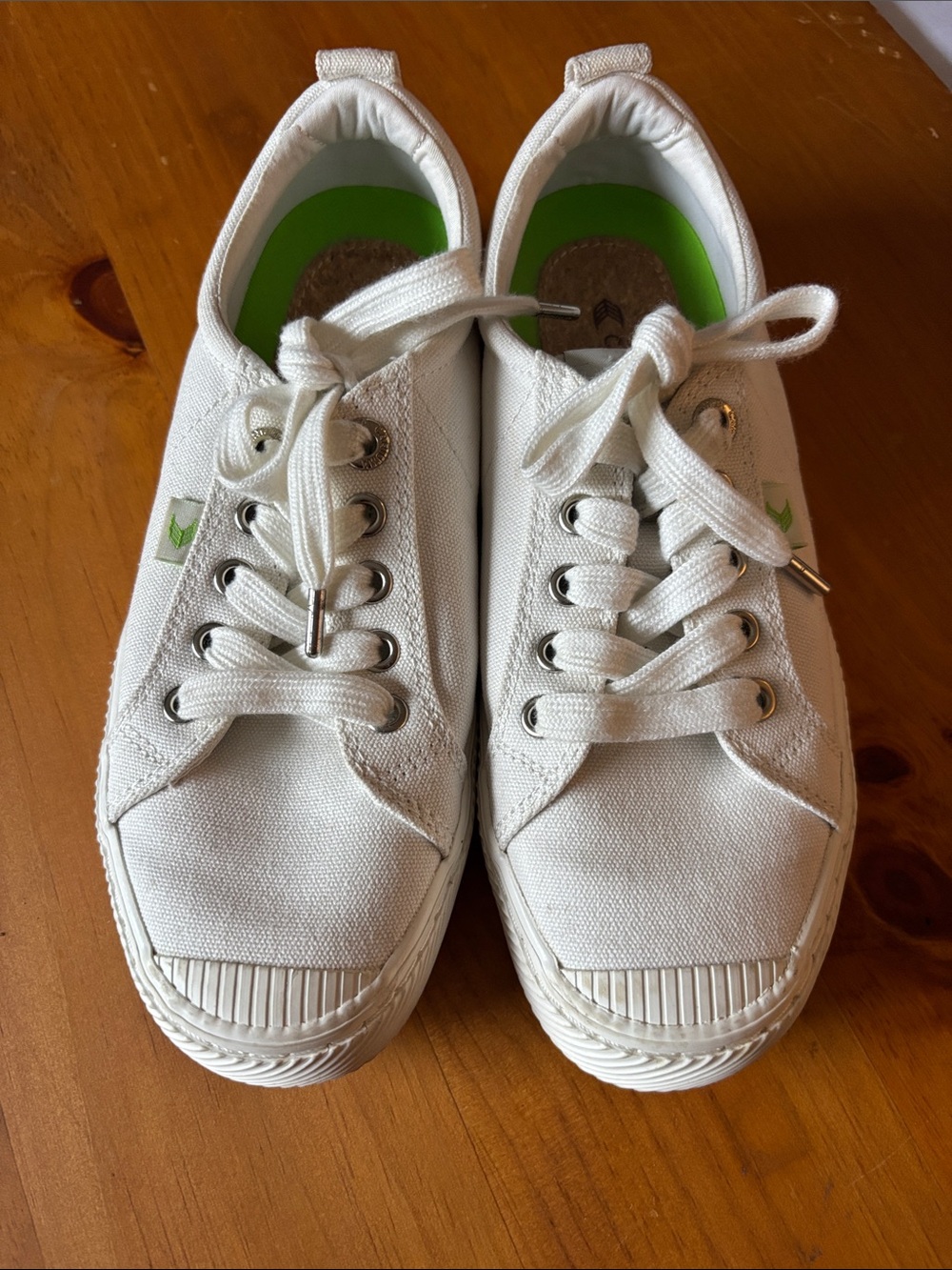 Cariuma White Canvas Women's Lace-Up Sneakers with Green Insole